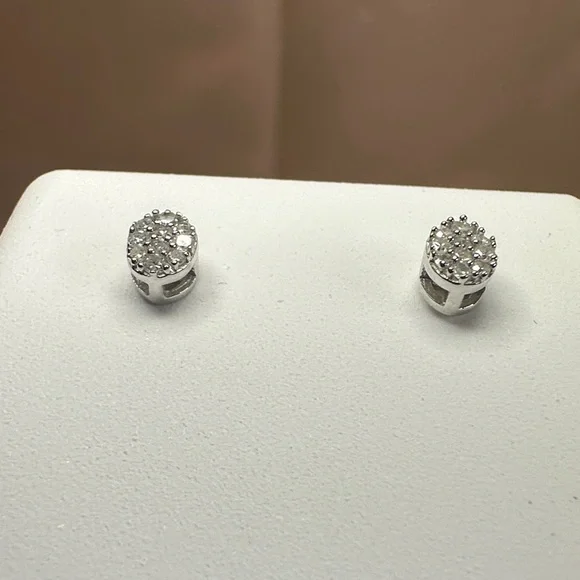 NEW - 0.10 CTW Natural Diamond Oval Stud Earrings